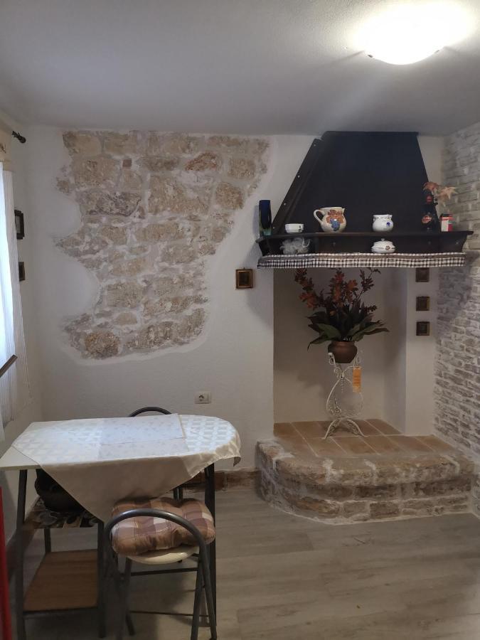 Apartment Giulio - 10Mt To The Beach Rovinj Exterior photo