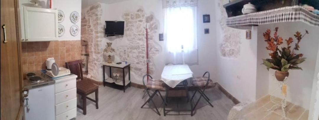 Apartment Giulio - 10Mt To The Beach Rovinj Exterior photo