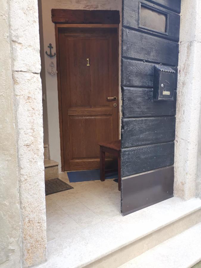 Apartment Giulio - 10Mt To The Beach Rovinj Exterior photo