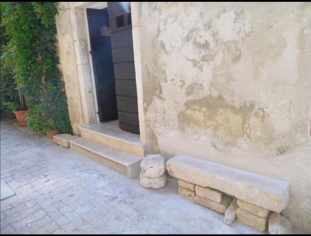 Apartment Giulio - 10Mt To The Beach Rovinj Exterior photo