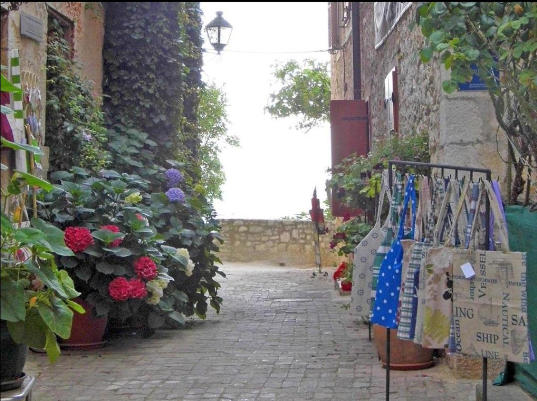 Apartment Giulio - 10Mt To The Beach Rovinj Exterior photo